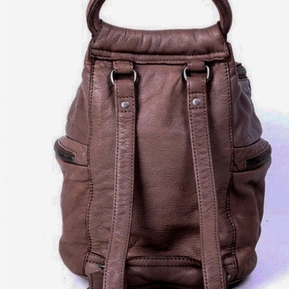 Old Trend Leather Backpack - Picture 5 of 6